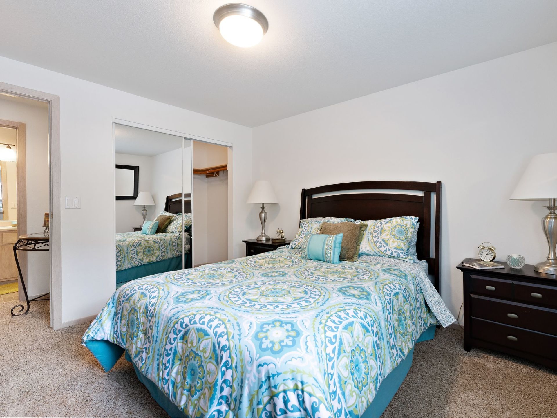 Heatherwood Spacious Apartments in Vancouver