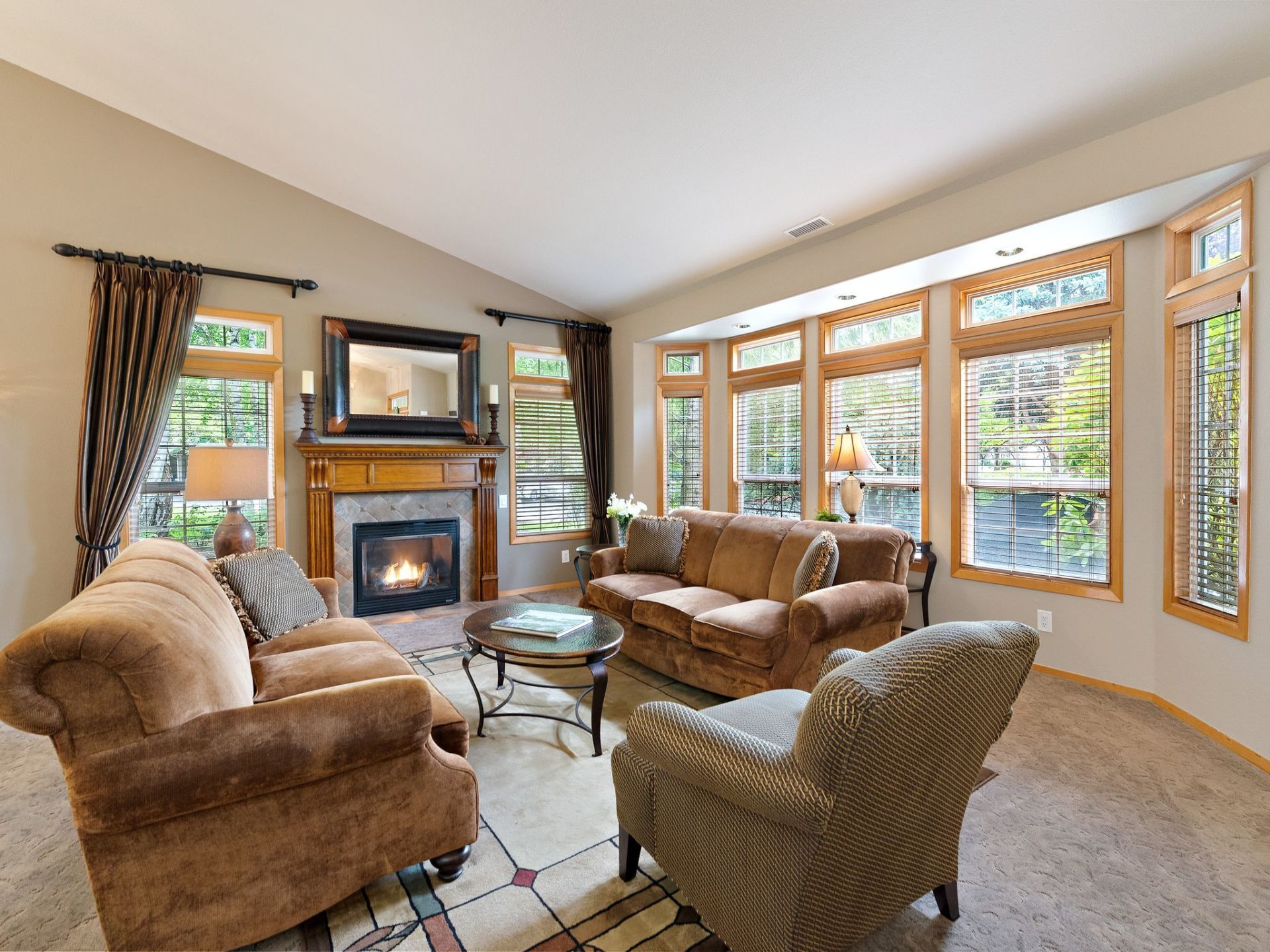 Heatherwood Spacious Apartments in Vancouver