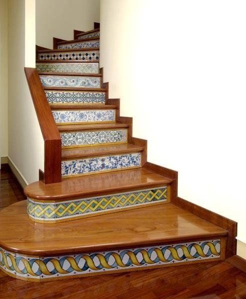 vista di una scala in legno