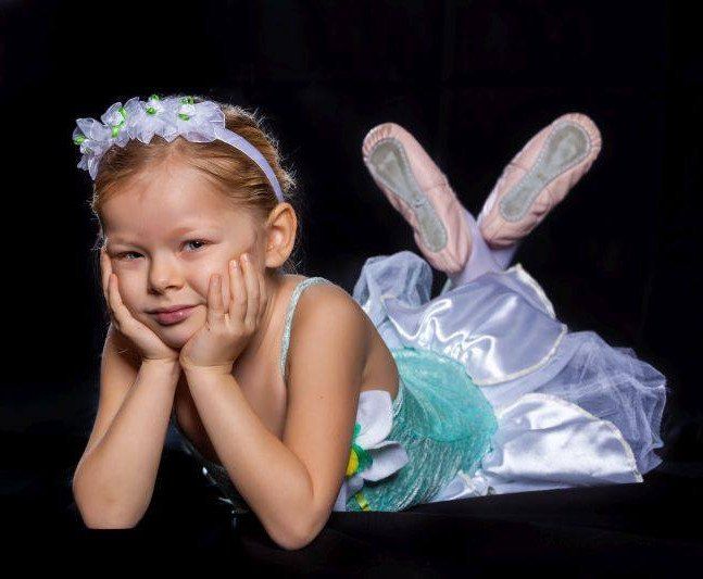 Tre ragazze a un corso di ginnastica