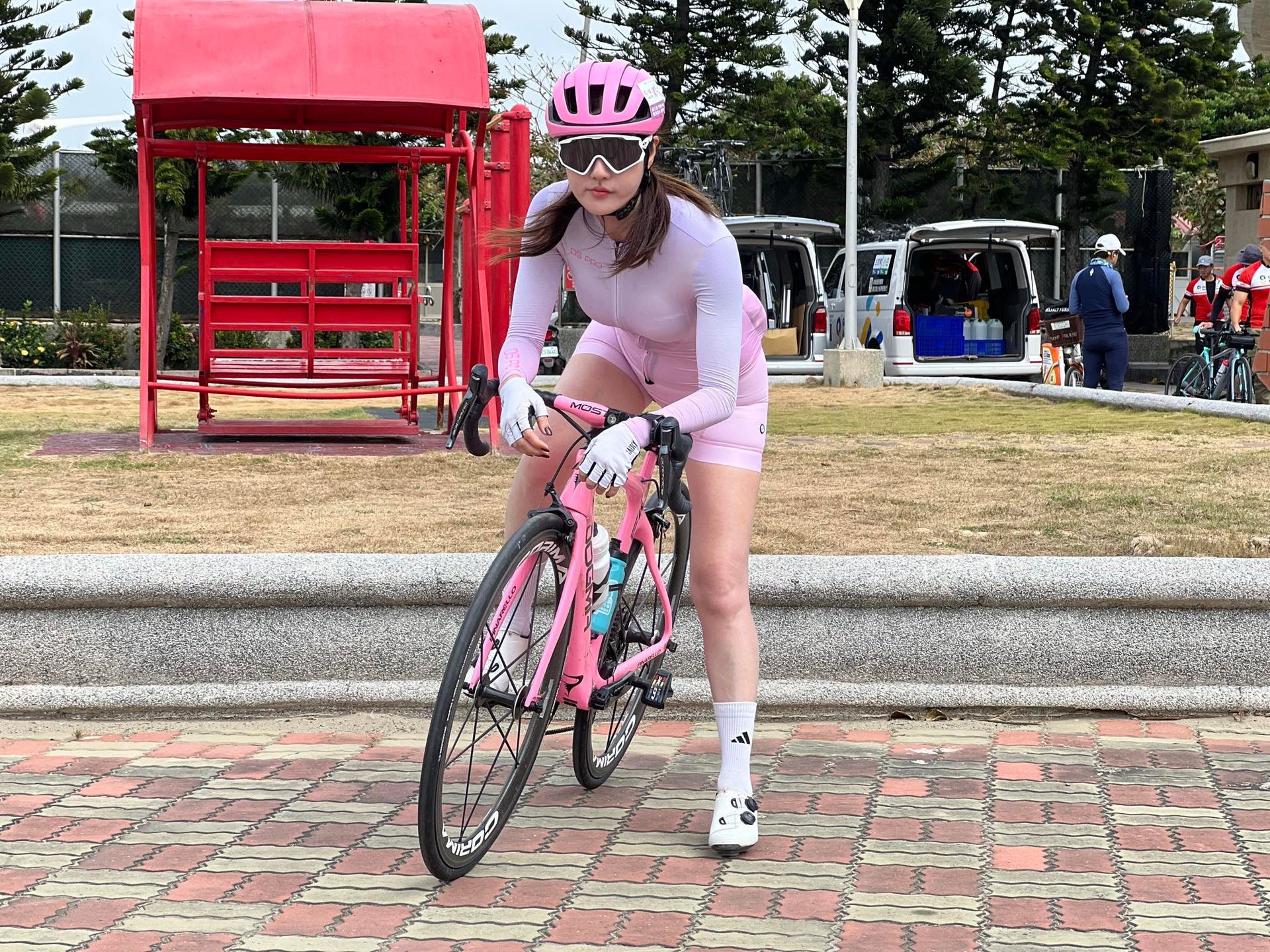 全粉戰袍＋粉紅座駕