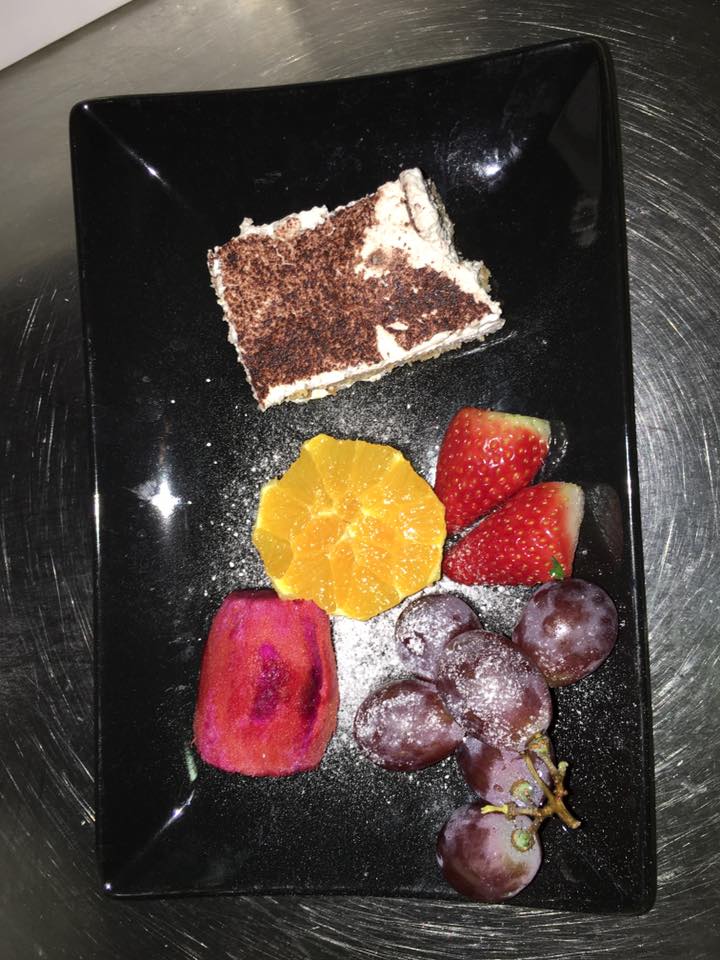 Dolce artigianale e frutta fresca