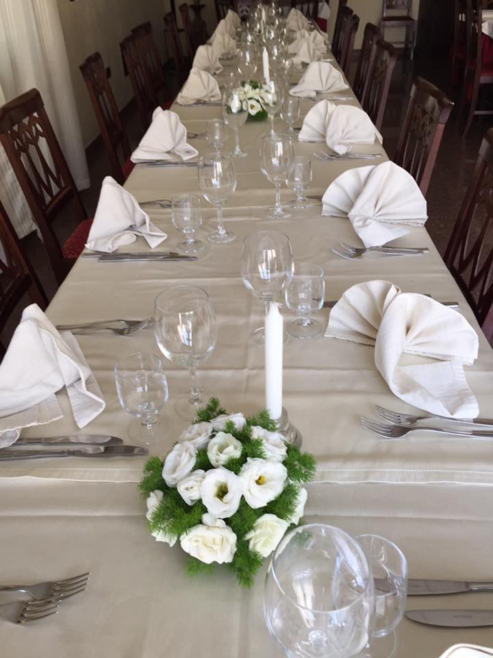tavola apparecchiata per cerimonia