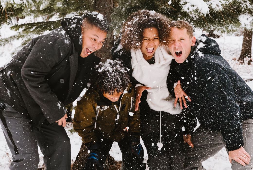 A group of people are posing for a picture in the snow.