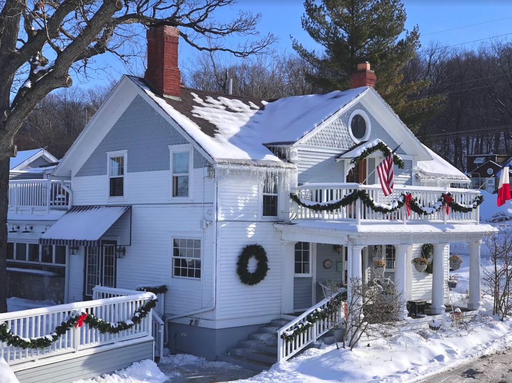 A white house with a wreath on the front of it