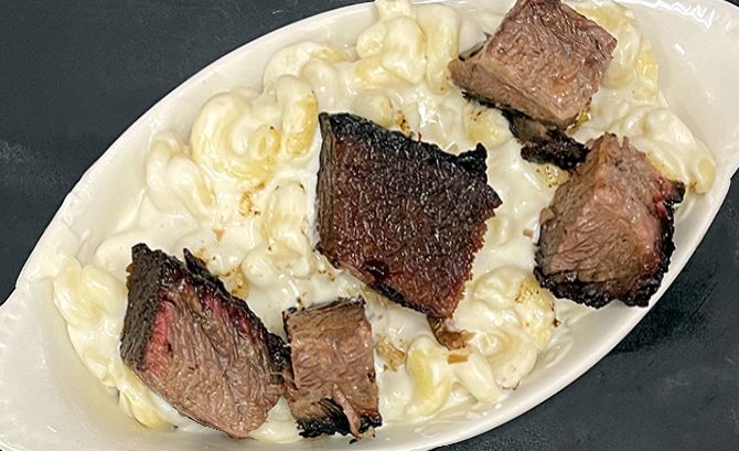 food for Lunch Macaroni and cheese with beef Burnt ends near me Smokehouse bbq