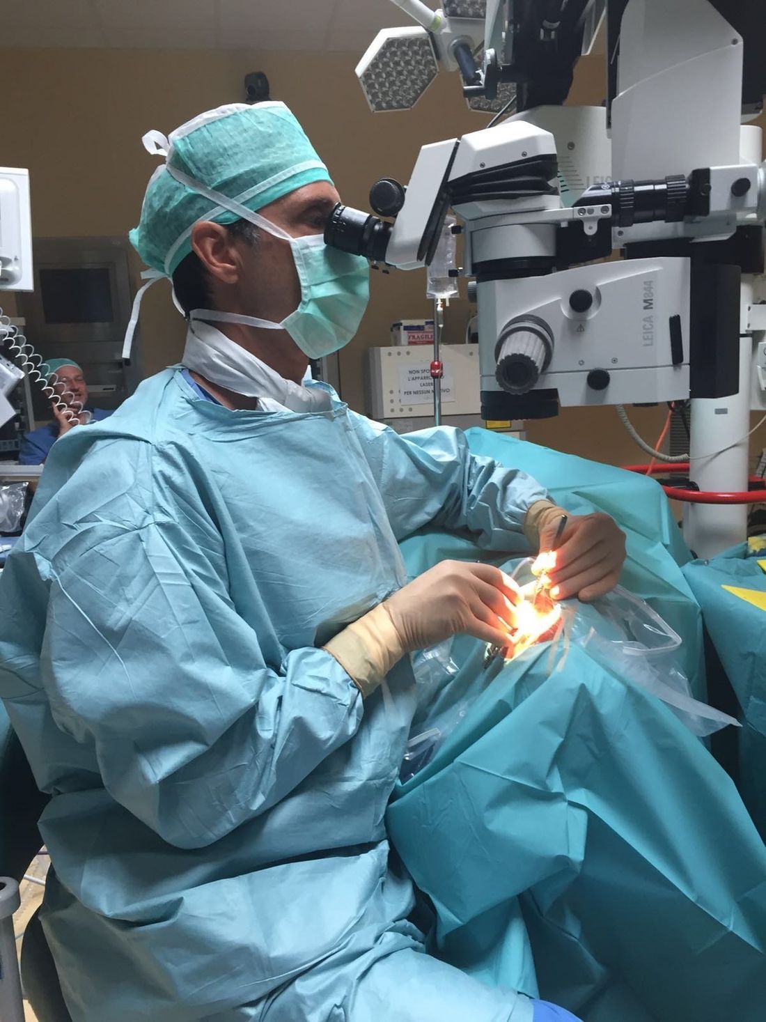 medico chirurgia oculare