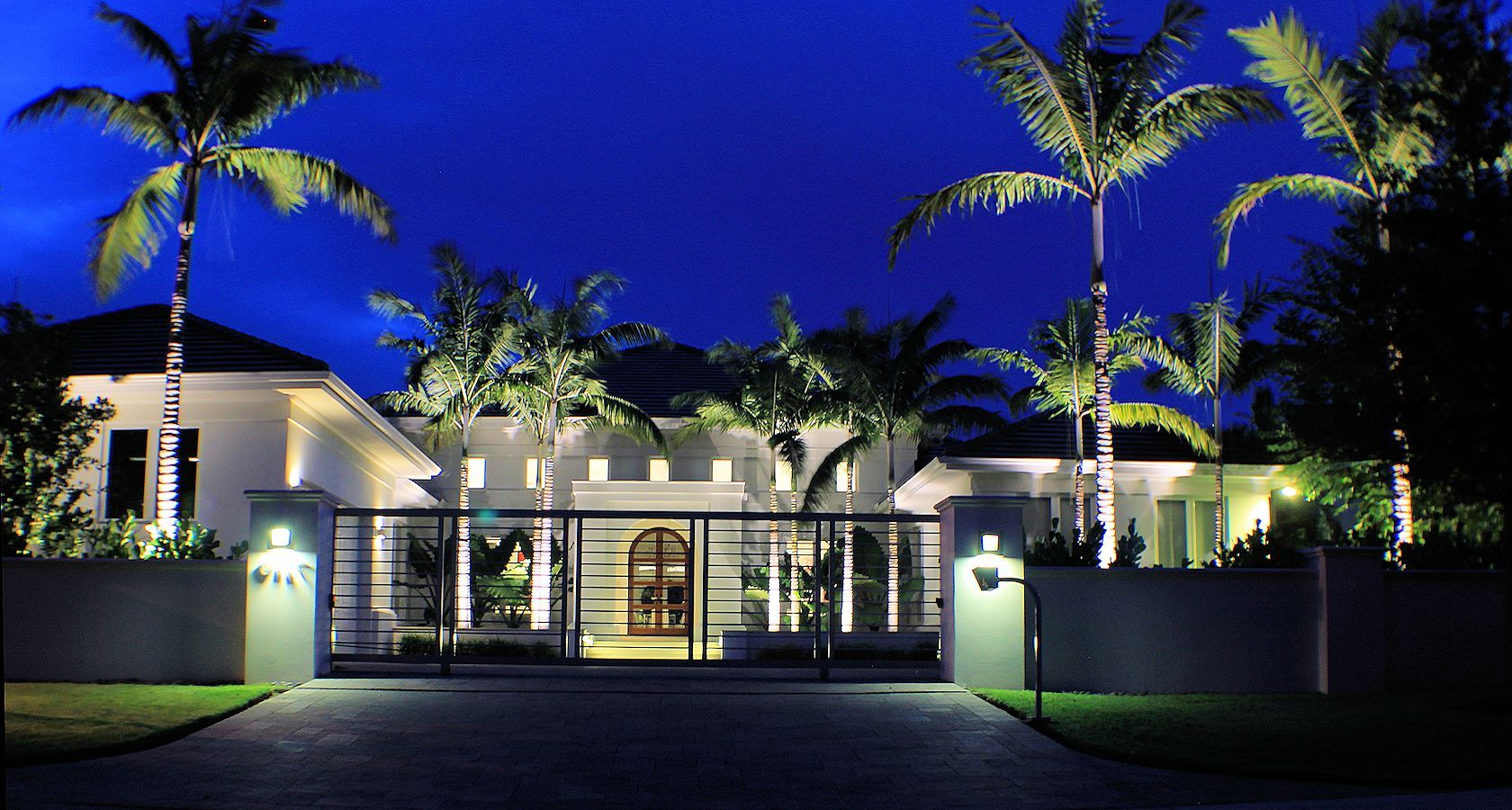 Architectural Lighting by Lampscape Lighting of Miami