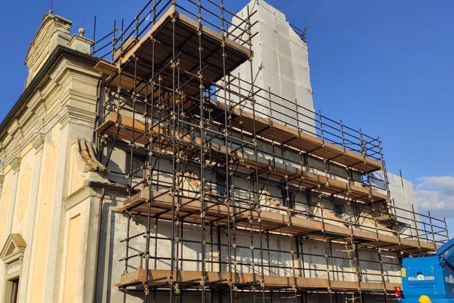 restauro con ponteggi