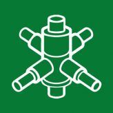 Profilo bianco di un raccordo per tubi con sei tubi di collegamento, su sfondo verde.