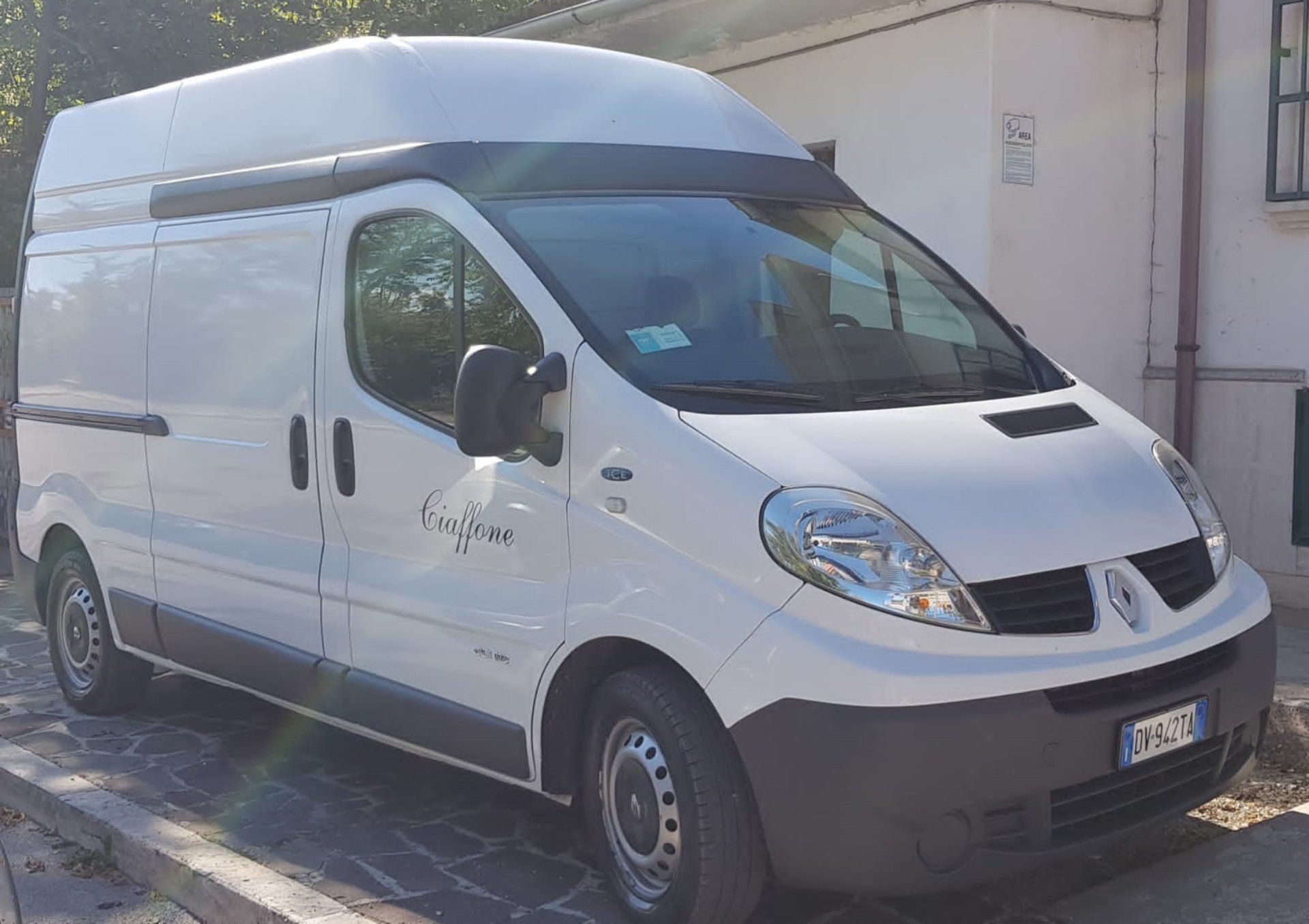 furgone dell'agenzia