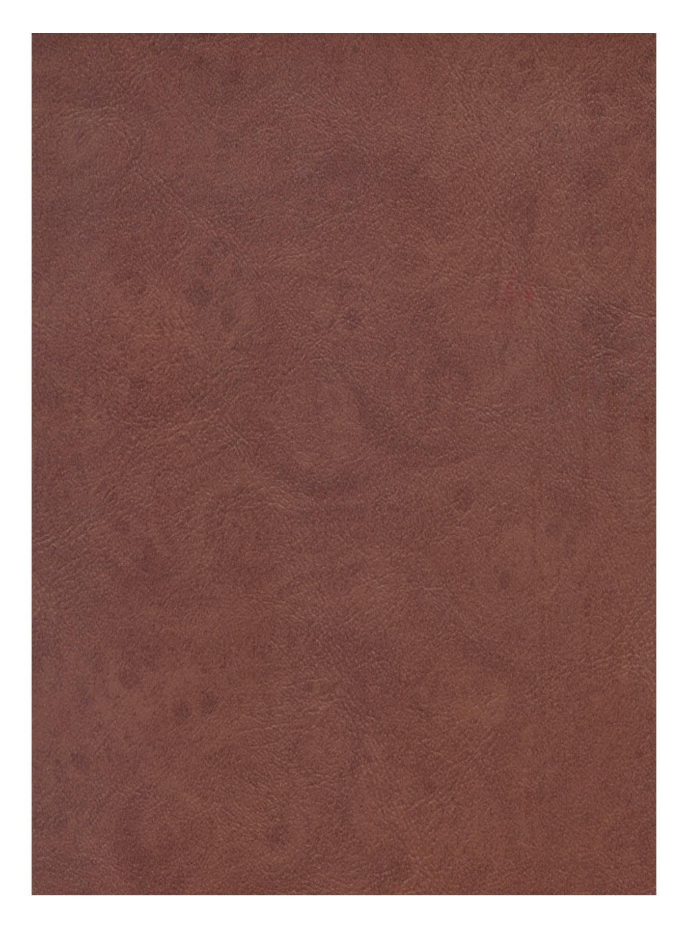 Un gros plan d'un morceau de papier brun sur fond blanc.