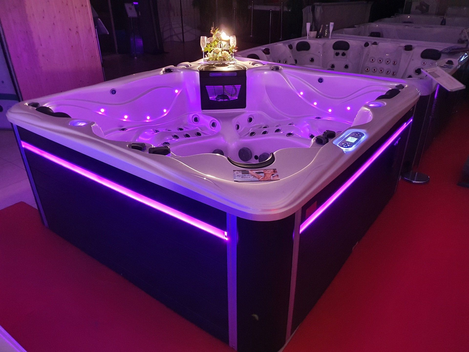 Spa INFINY 5 places, collection thérapeutique