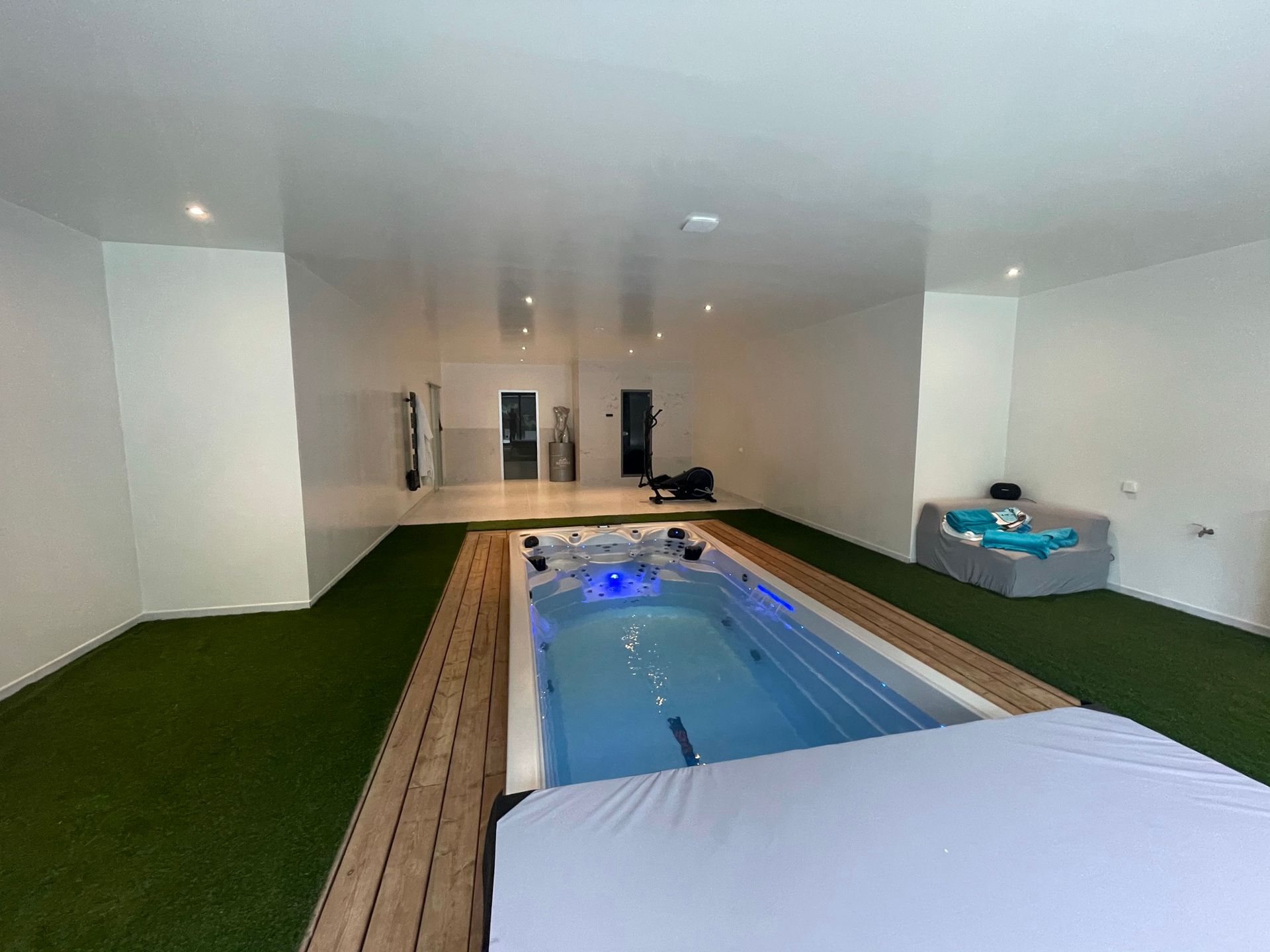 spa de nage bluelagoonspas