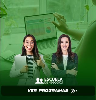 Dos mujeres están paradas una al lado de la otra frente a una computadora portátil.
