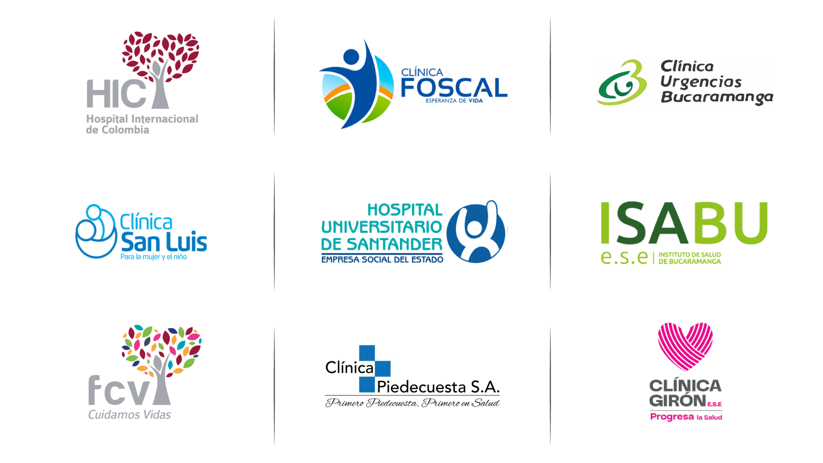 Un grupo de enfermeras está de pie en un pasillo de un hospital.