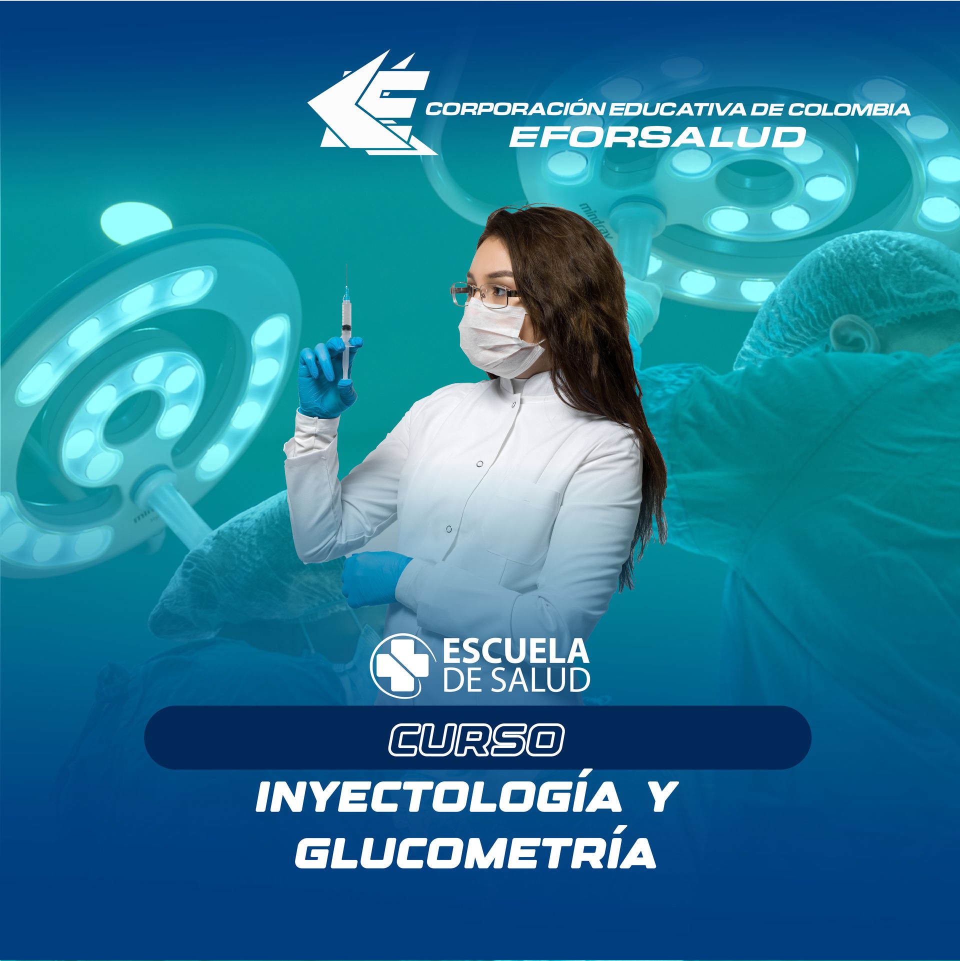 Una mujer que lleva una máscara sostiene una jeringa en la mano.