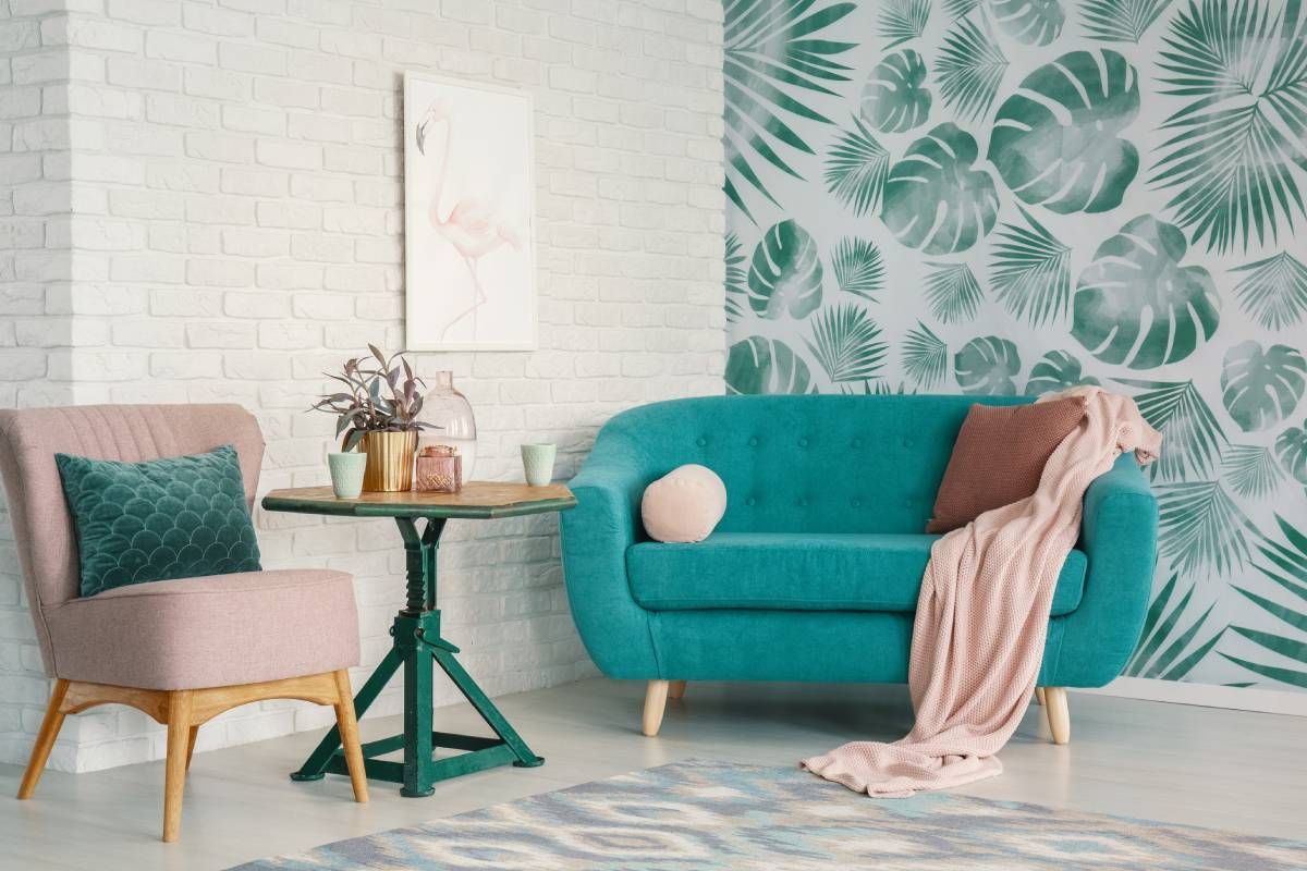 Green leaf wallpaper in a living room near Lockport, New York (NY)