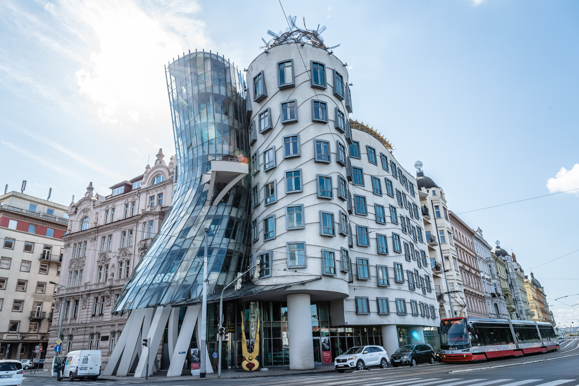 A large building with a lot of windows is in the middle of a city.