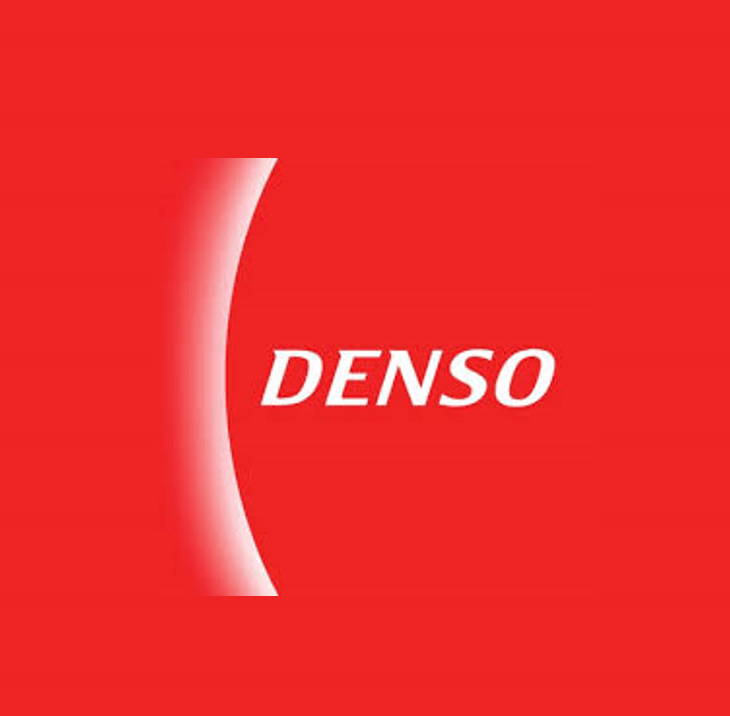 Un logo Denso su sfondo rosso
