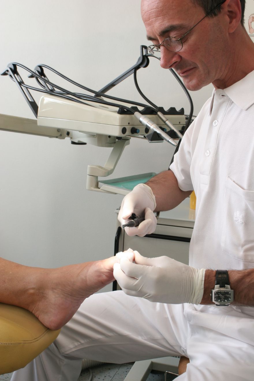 podologo con paziente nell'ambulatorio