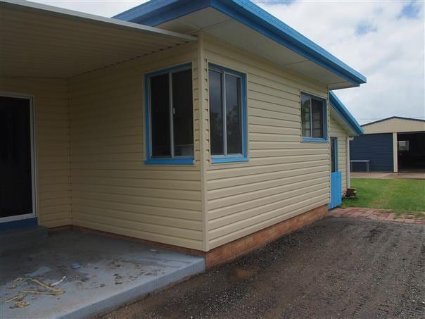 Vinyl wall Cladding before and after — All Style Home Improvements in Hay Point, QLD