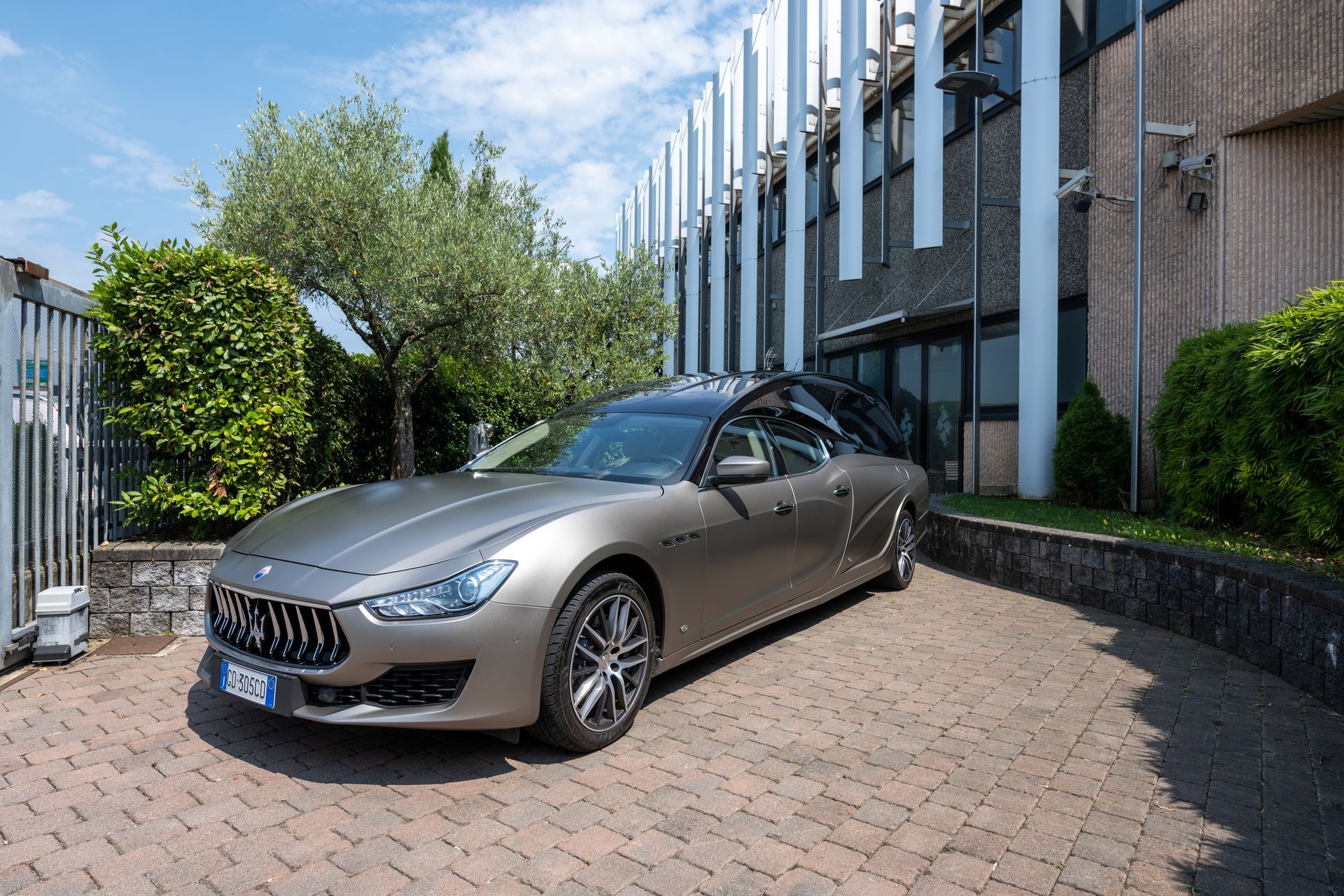 Mezzi Funebri - Agenzia C.O.F. in provincia di Milano e Monza