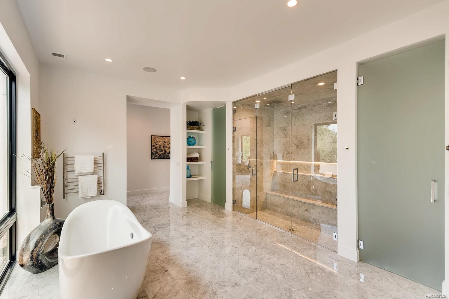 Bathtub and Shower Room — Aurora, CO — TNT Glass LLC