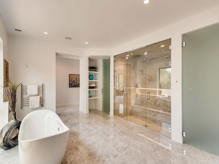 White Bathtub — Aurora, CO — TNT Glass LLC