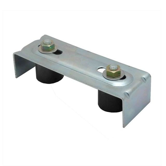 Soporte metálico con dos rodillos de goma y tornillos de fijación.