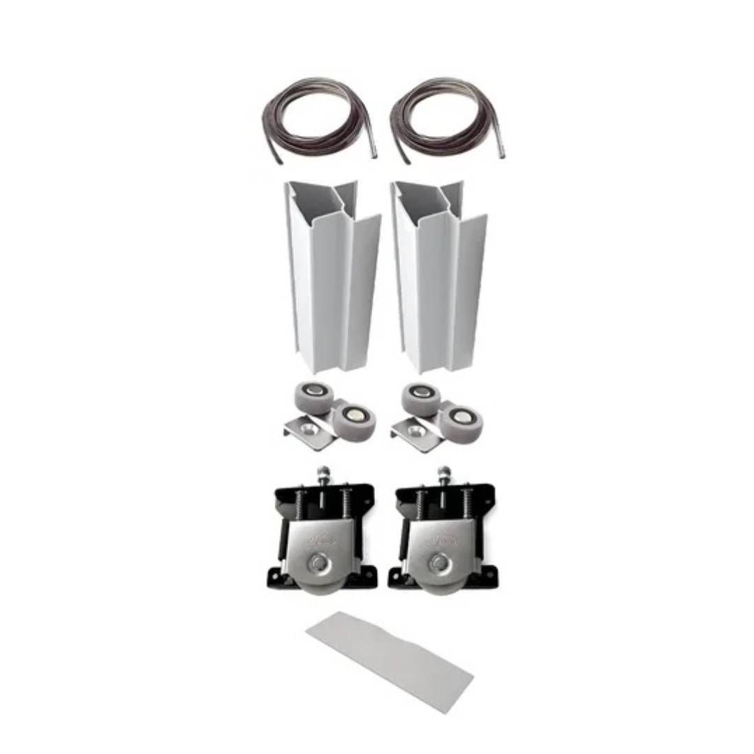 Kit de herrajes para puerta corredera: rieles, rodillos, soportes, cables y otros componentes, blanco y gris.