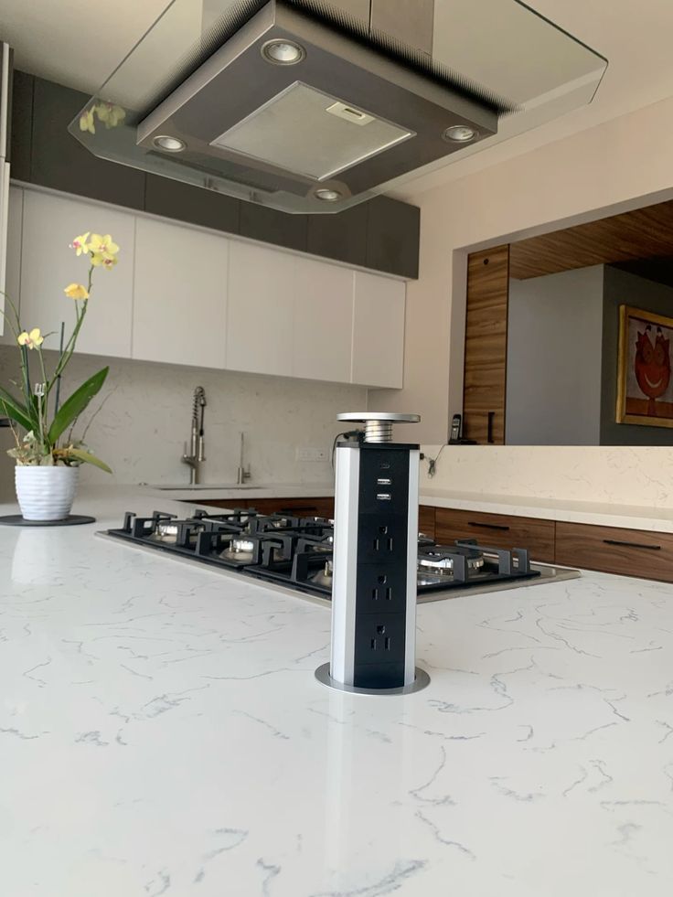 TORRE DE CARGA ELEVABLE ENCHUFE + USB