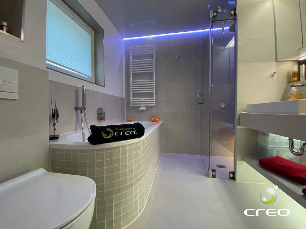 Neubau eines Badezimmers in Strausberg bei Berlin - Badewanne und bodenebene barrierefreie Dusche