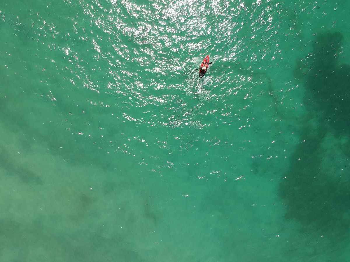 Kayak en aguas tranquilas en Aria by LD Hoteles, La Caranta, Pampatar, Isla Margarita. Actividad acuática y aventura.