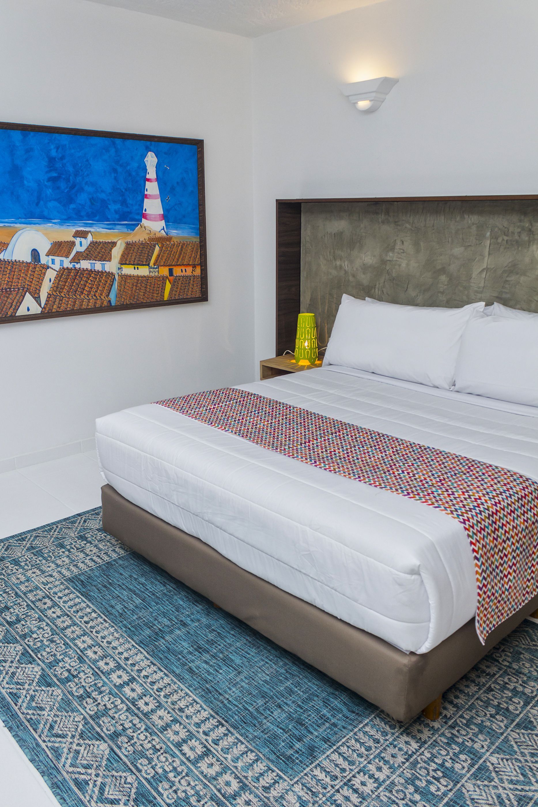 Habitación doble moderna y acogedora en LD Palm Beach, Playa El Agua, con decoración elegante y vistas.