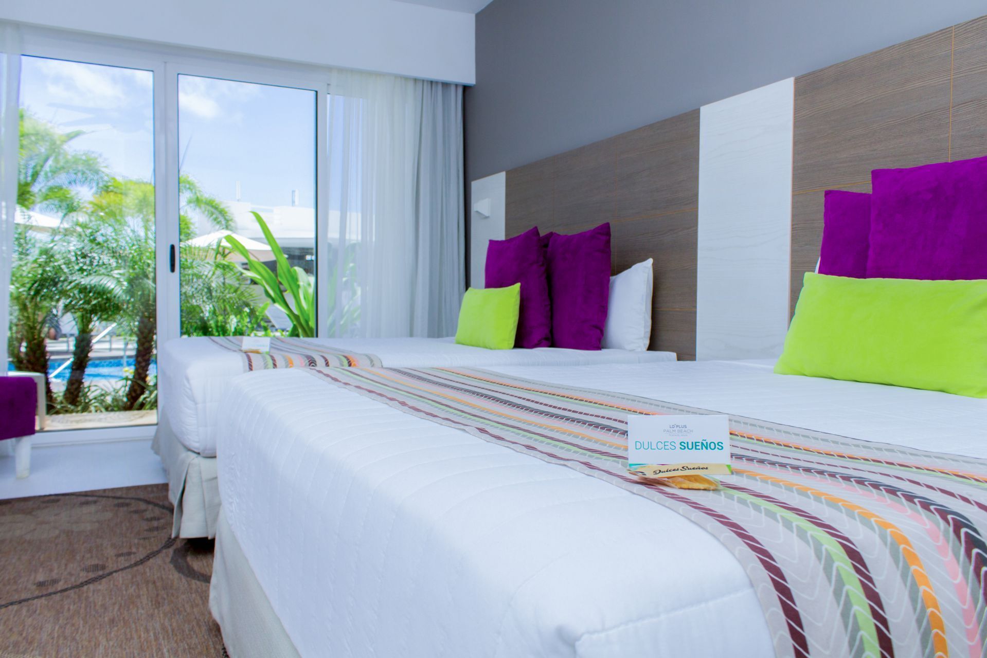 Habitación doble queen en LD PLUS, Playa El Agua, Isla Margarita. Confort moderno y vistas a la piscina.