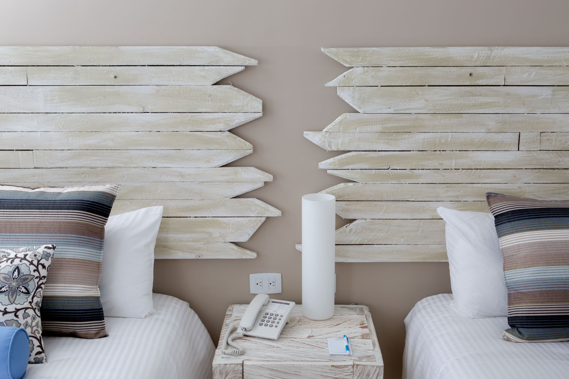 Habitación Superior Doble de H2Otel by LD, diseño vanguardista para un descanso inolvidable en Isla Margarita.