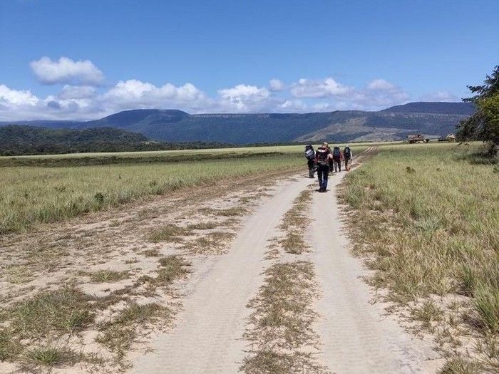 Aventura en Jeep safari por la Isla Margarita, terreno rocoso y emociones al aire libre.