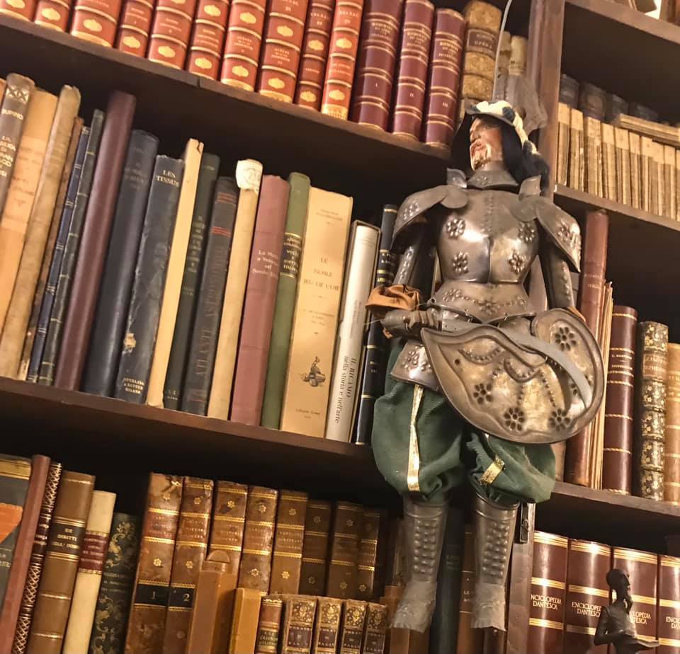interni della libreria antiquaria
