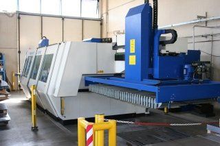 Macchinario industriale per taglio laser