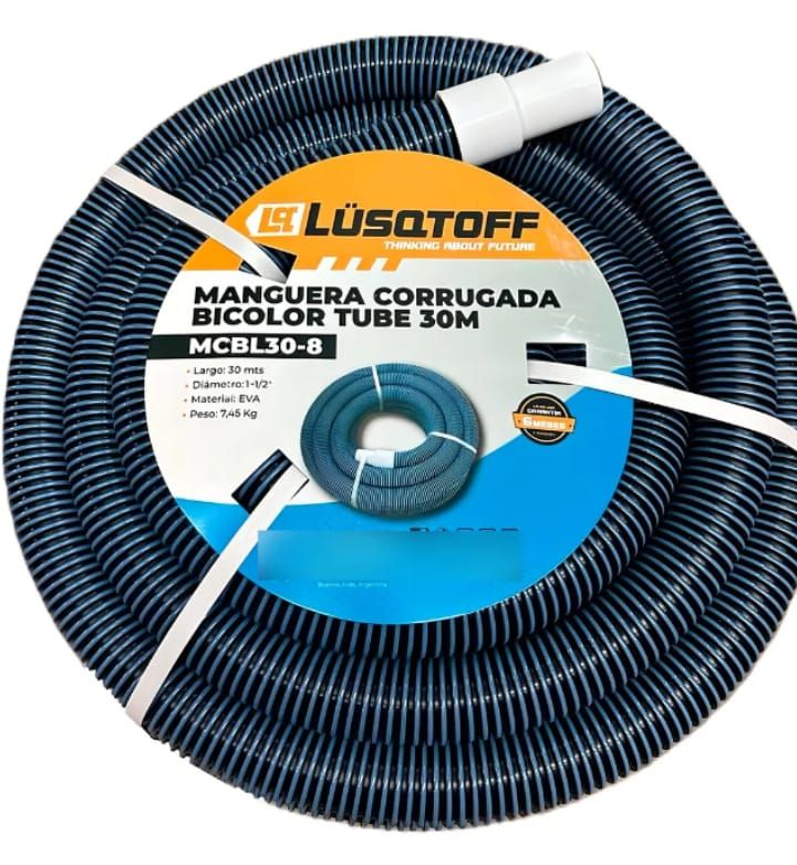 Manguera corrugada enrollada de color negro y azul con conector blanco, etiqueta dice 