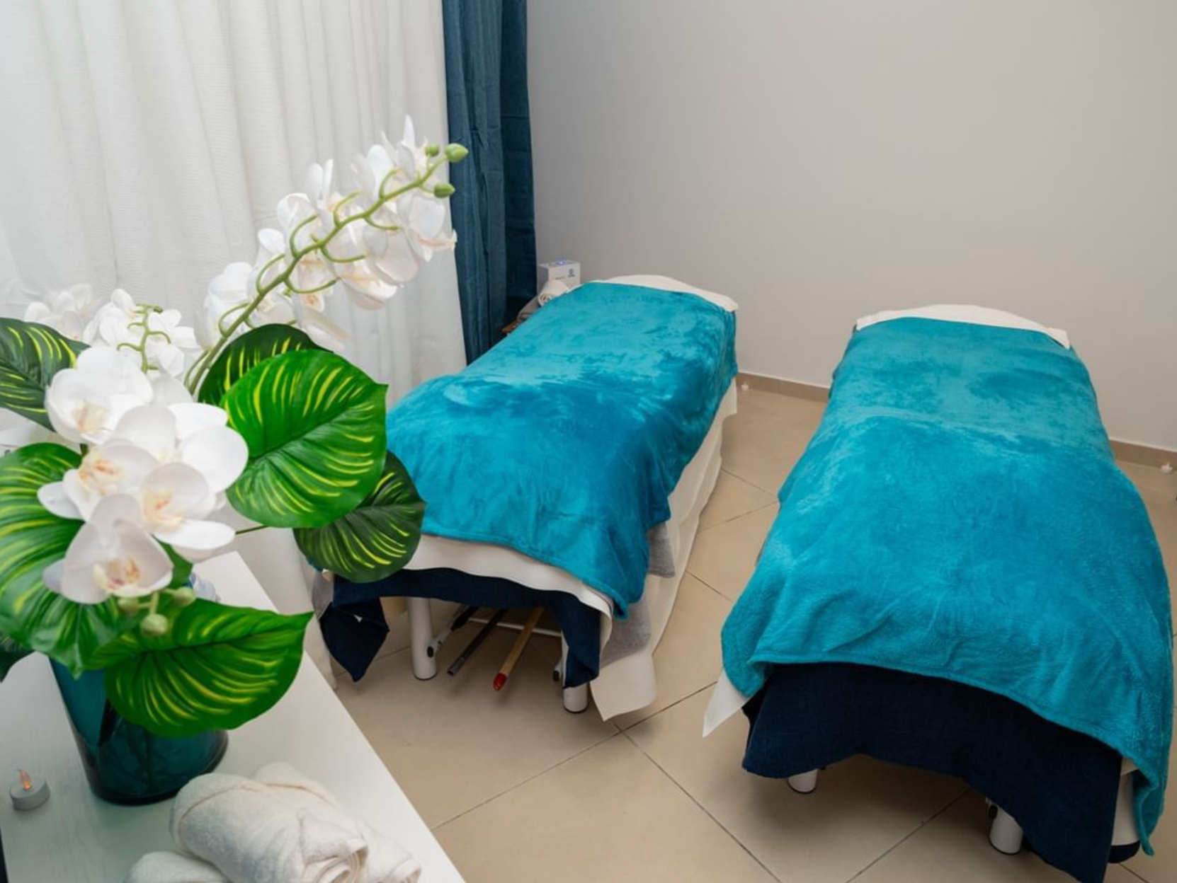 Serene spa room at VIVANT SPA with a massage table and calming ambiance.