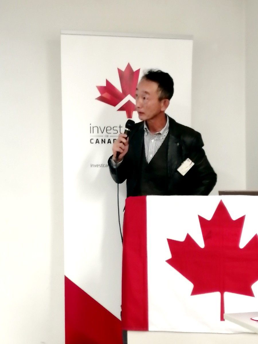 Osamu Takizawa presents at a Canadian business seminar in Nagoya, Japan.