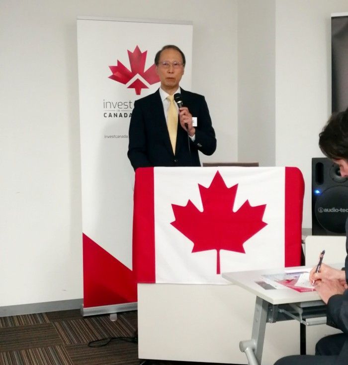 David Perdue speaking at a TJCS seminar in Nagoya