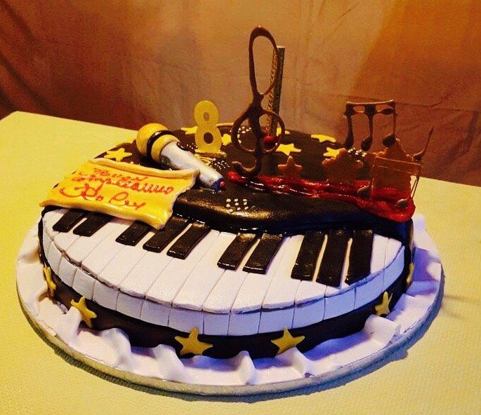 piano cake