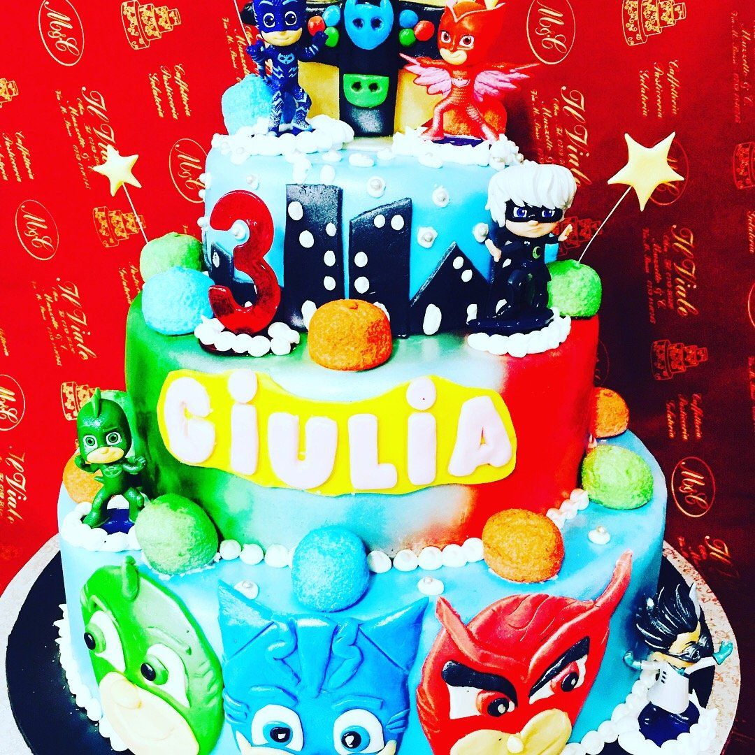 superhero cake