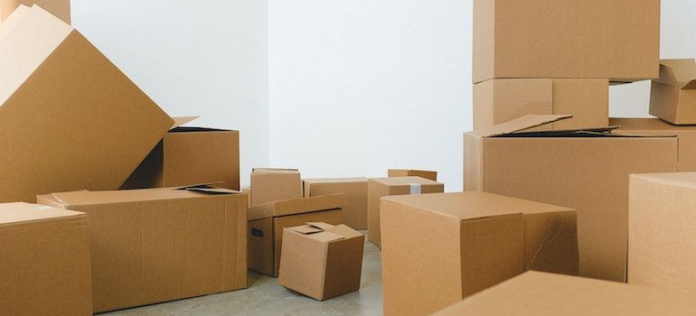Special boxes as a way to pack office equipment