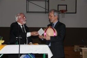 Bürgermeister Helmut Oelrichs mit Dr. Michael Hüttenberger