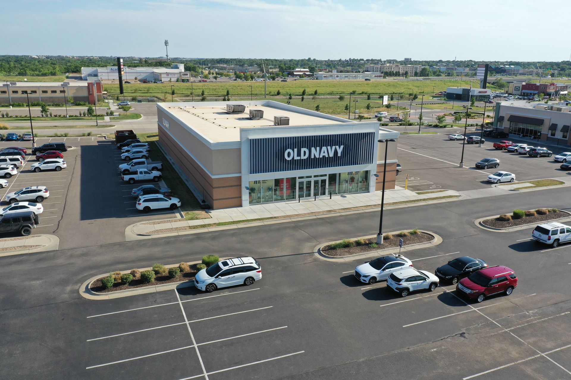 Bloyer & Sons single-ply membrane roof installation on the Old Navy building in Wichita, KS.