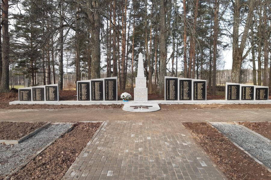 Мемориальные памятники и ансамбли из натурального камня